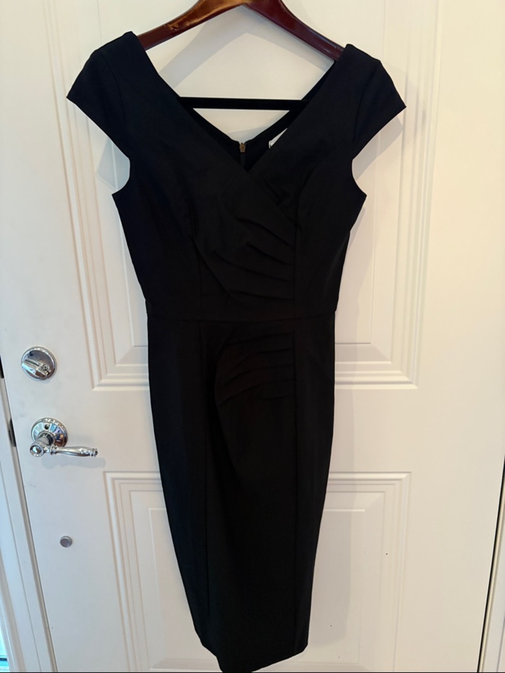 MUXXN Black Dress. Stretchy Material NWT size small